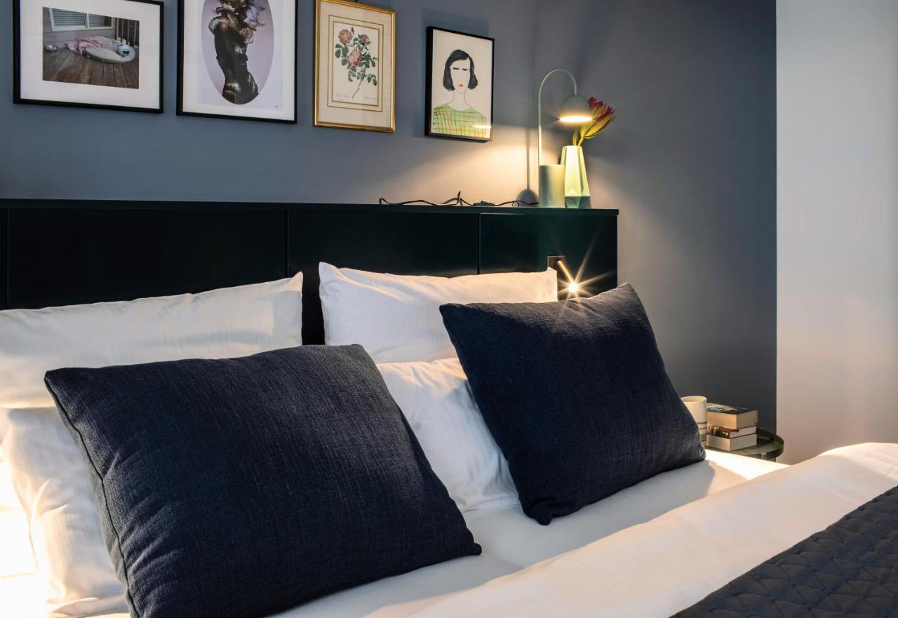 Executive Double Studio 180 cm bed