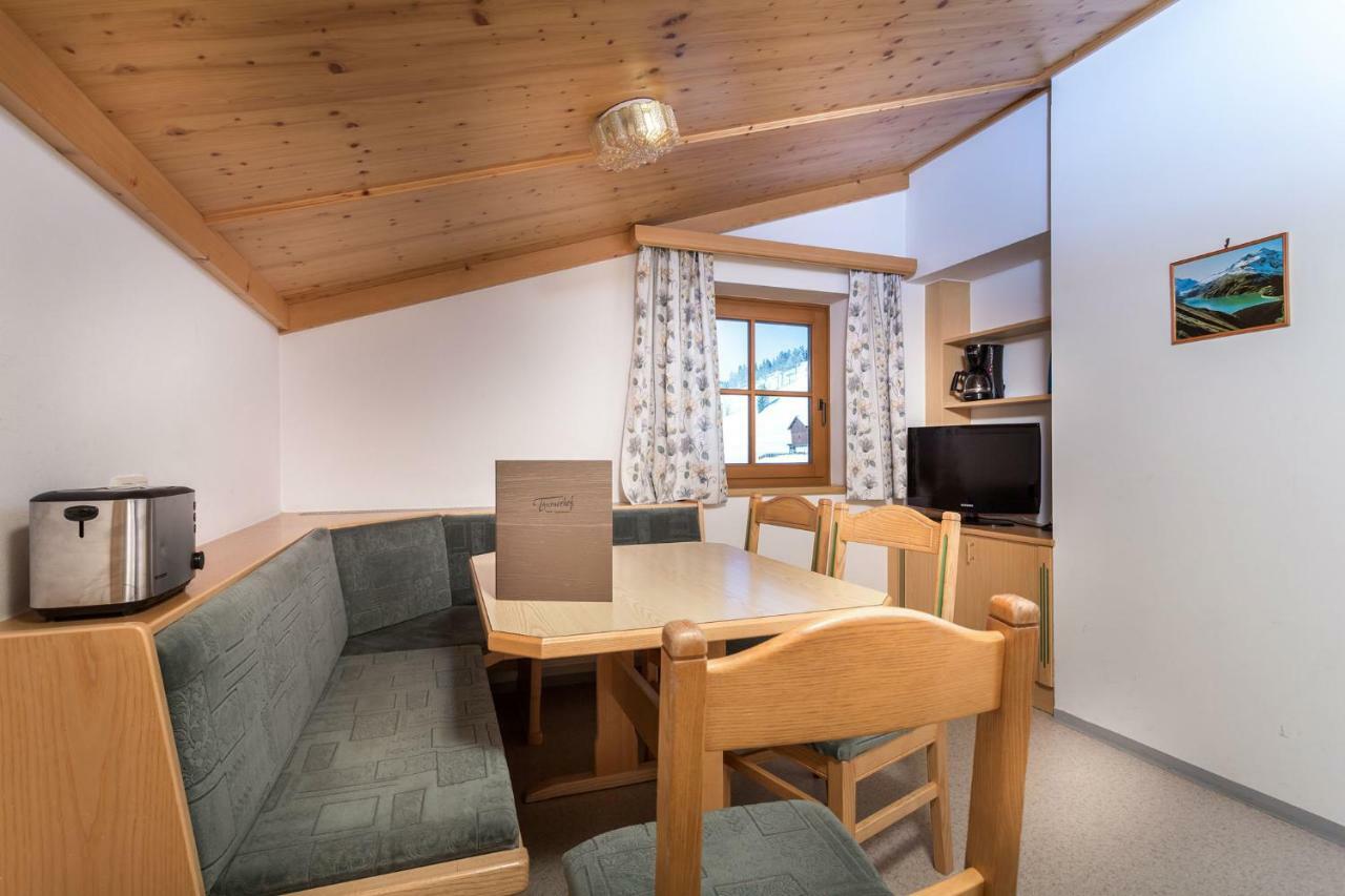 Appartement met 2 Slaapkamers en Balkon - Bijgebouw