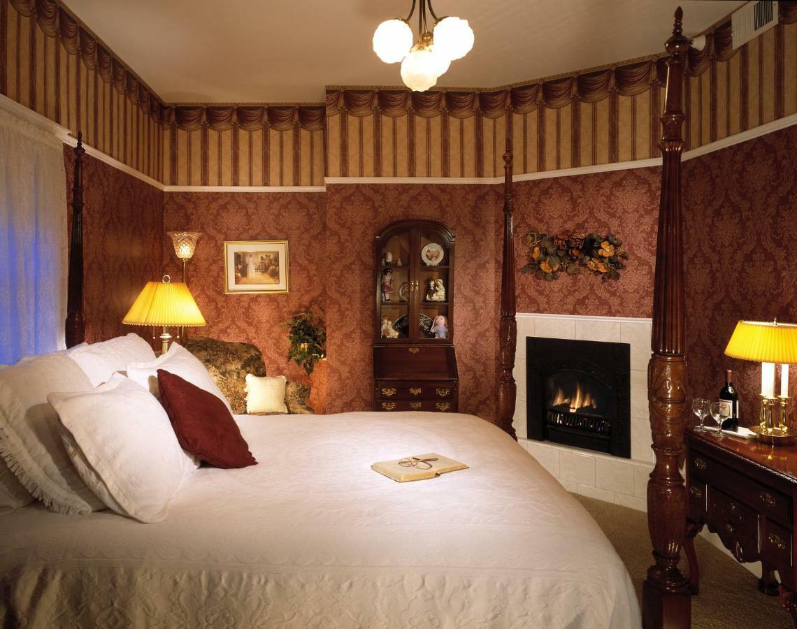 Deluxe Queen Suite