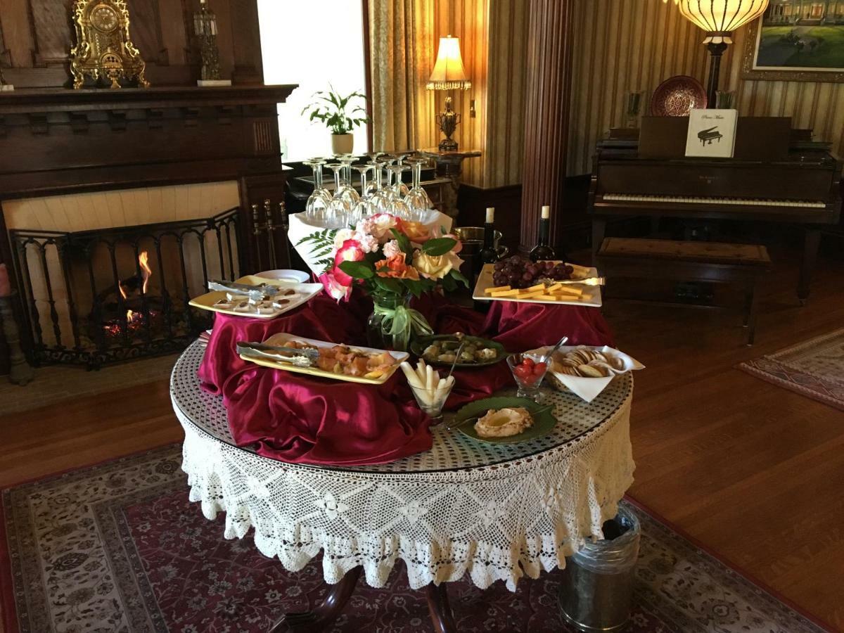 Deluxe Queen Suite