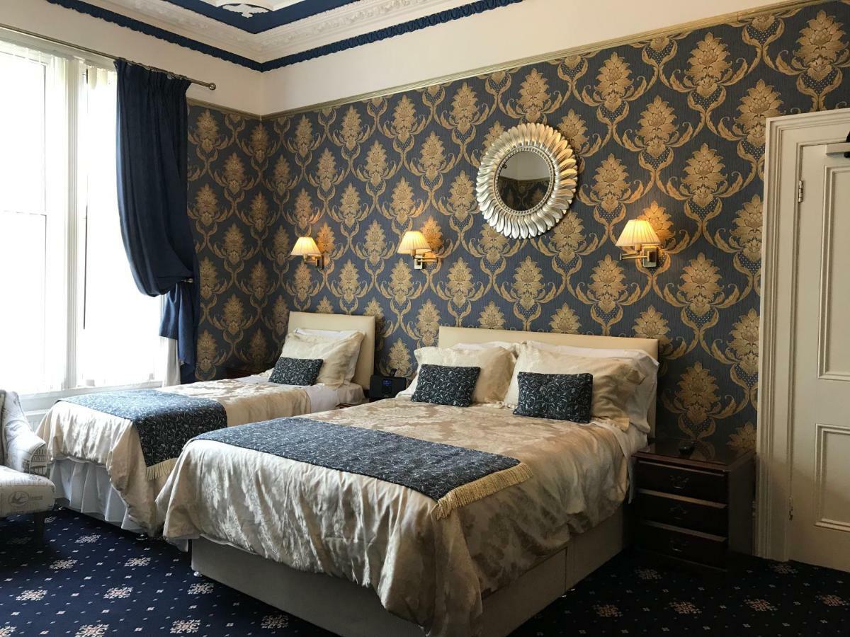 Self-catering en-suite family room 3