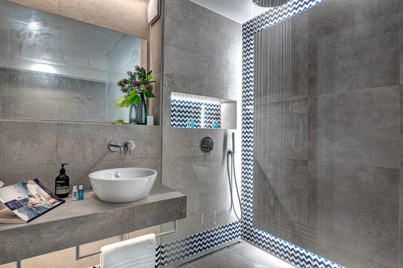 Classic One Bedroom Apartment Sea View