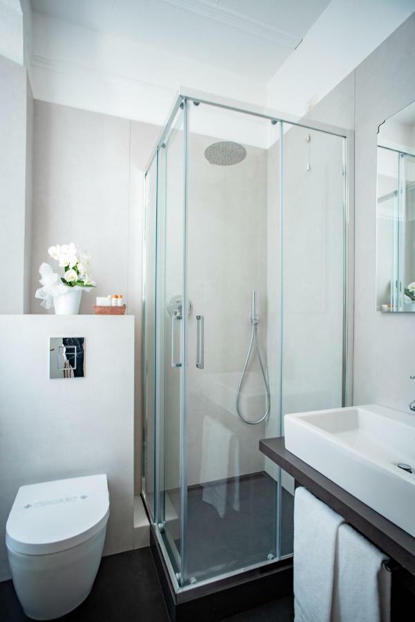 Double or Twin Room Lake View