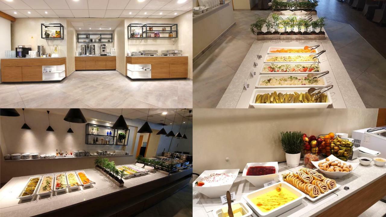 Family Room with Spa access,1021589257:JPEG