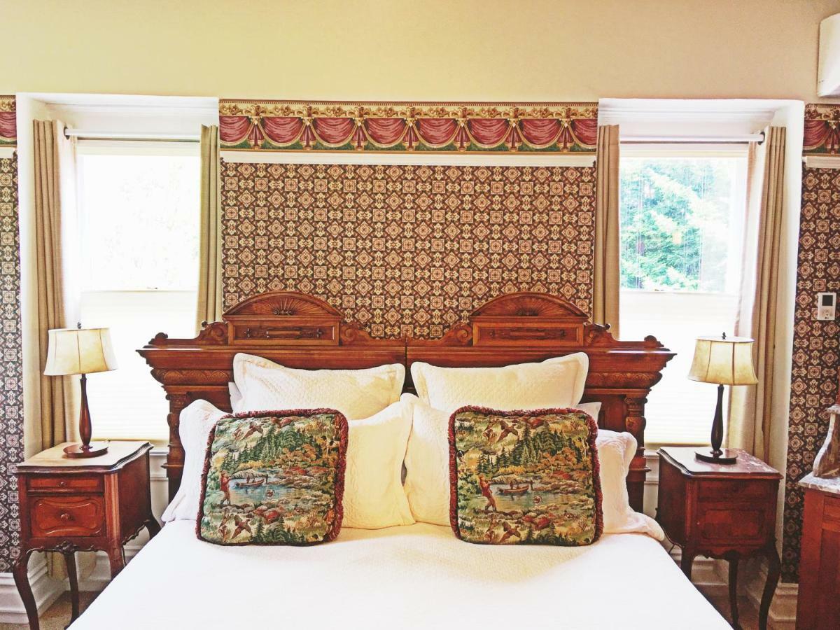 Deluxe King Suite