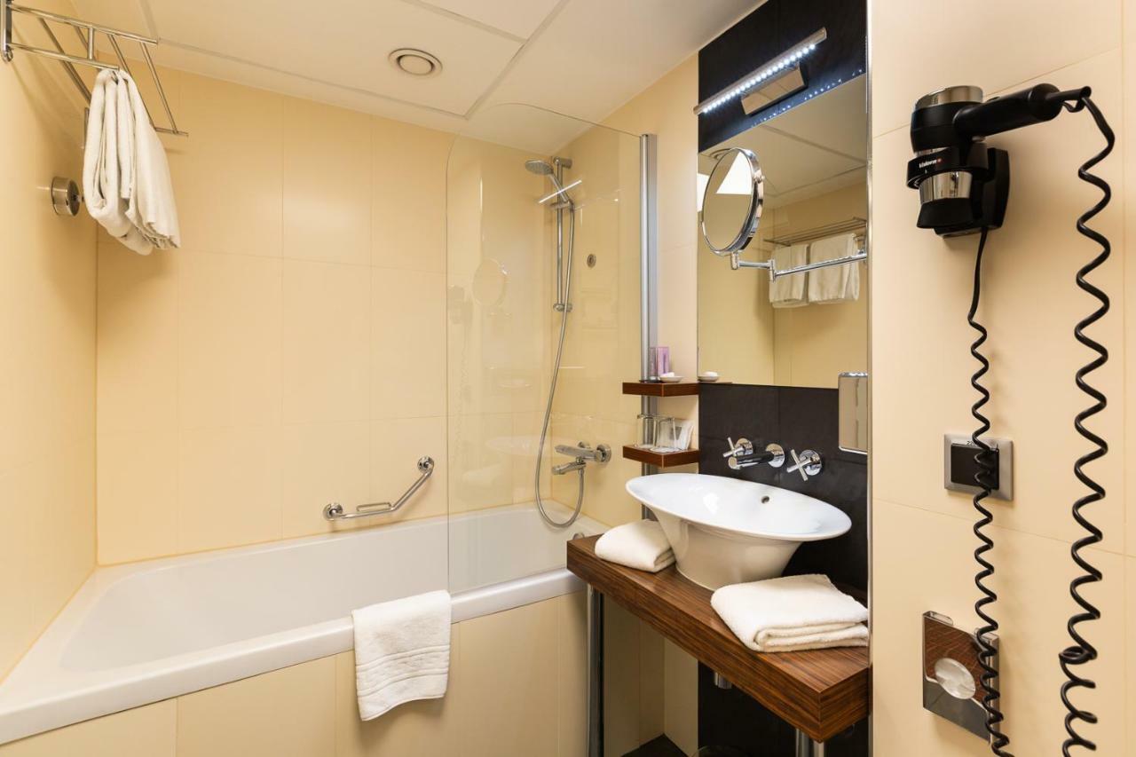 Standard Double or Twin Room Atrium View