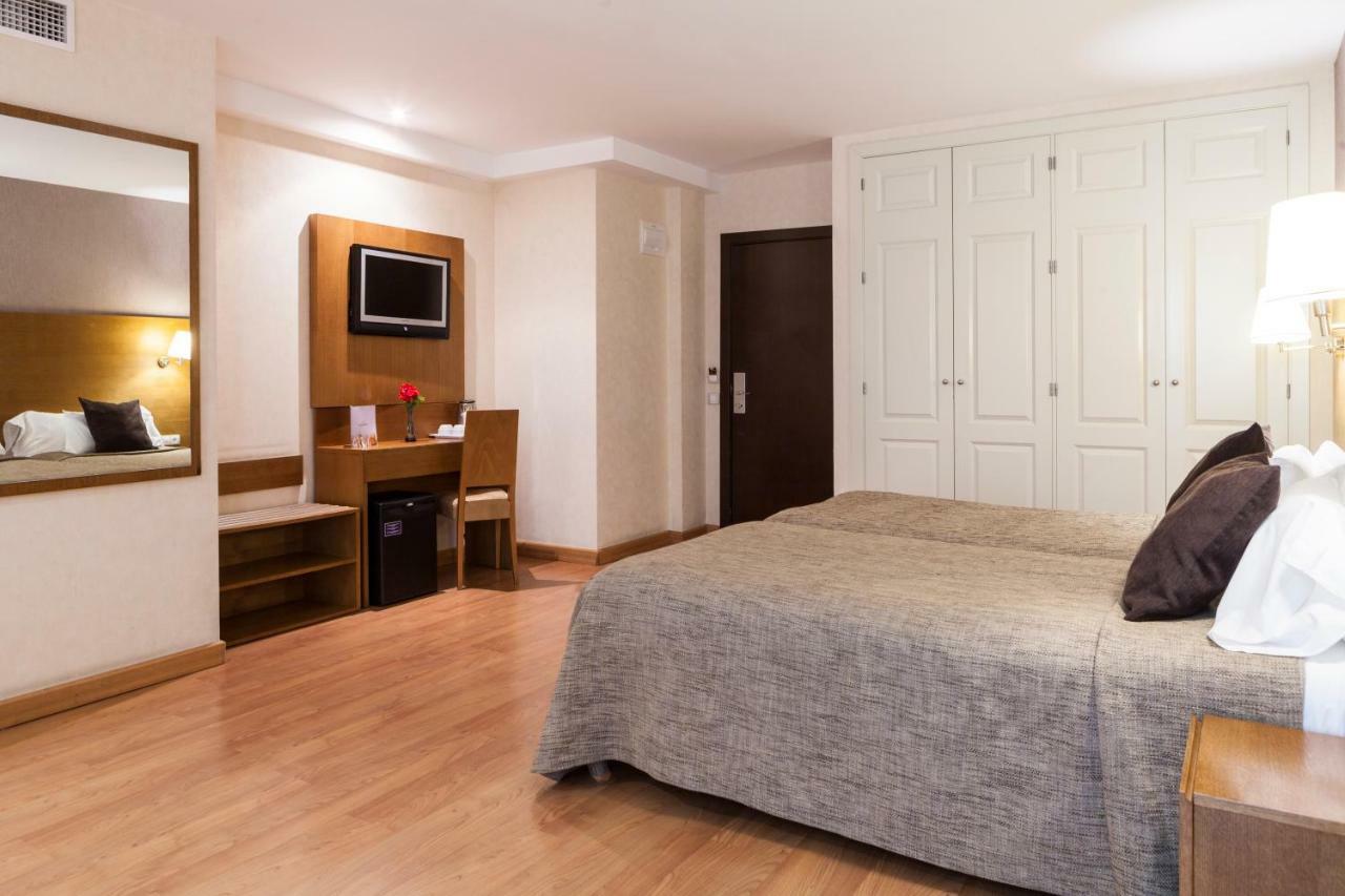 Double or Twin Room with Extra Bed,1207690510:JPEG