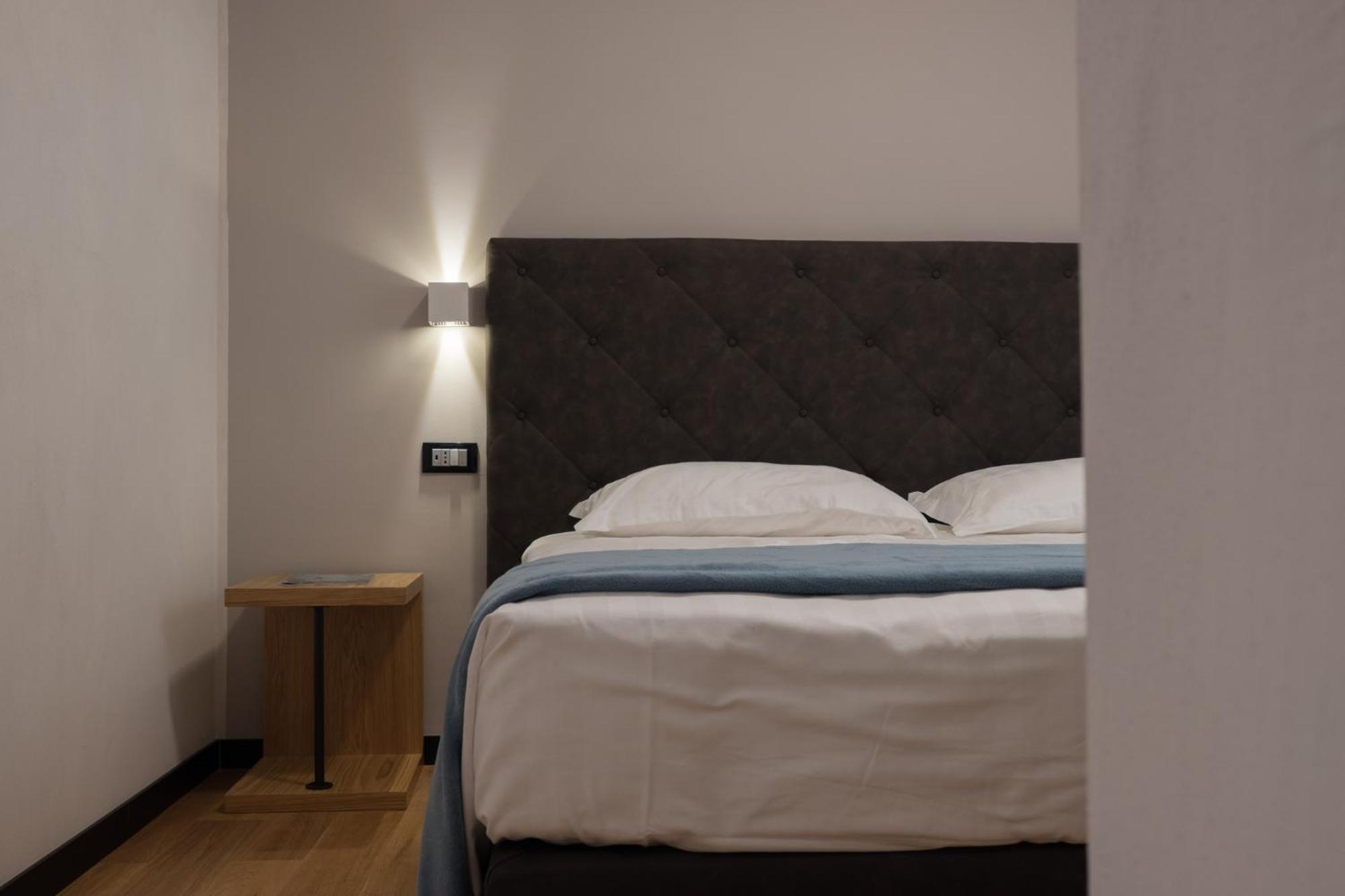 Deluxe Double or Twin Room,1614357312:JPEG