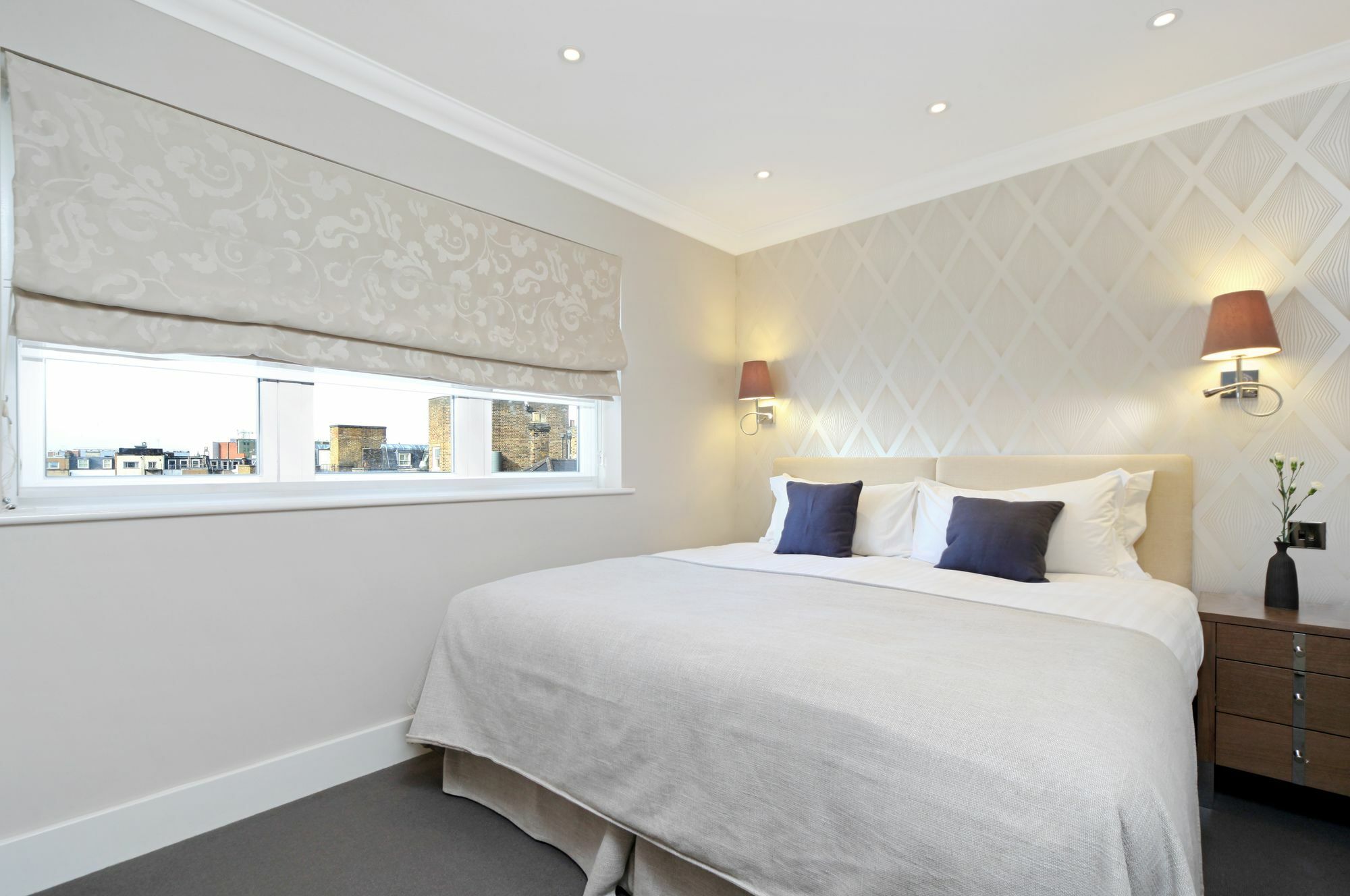 Deluxe Three-Bedroom Apartment