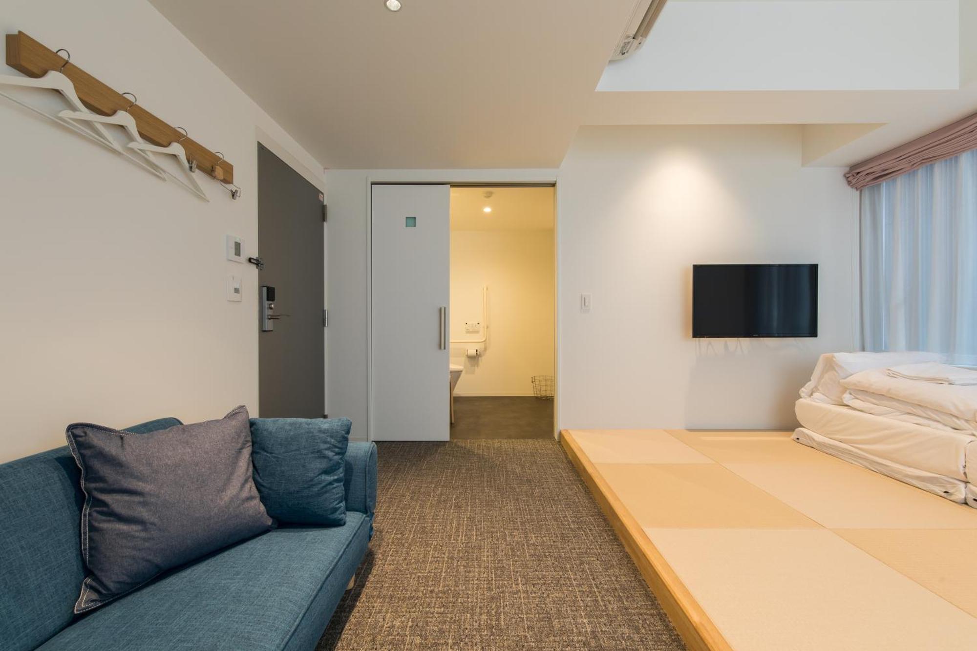 Japanese-Style Room with Sofa,695172639:JPEG
