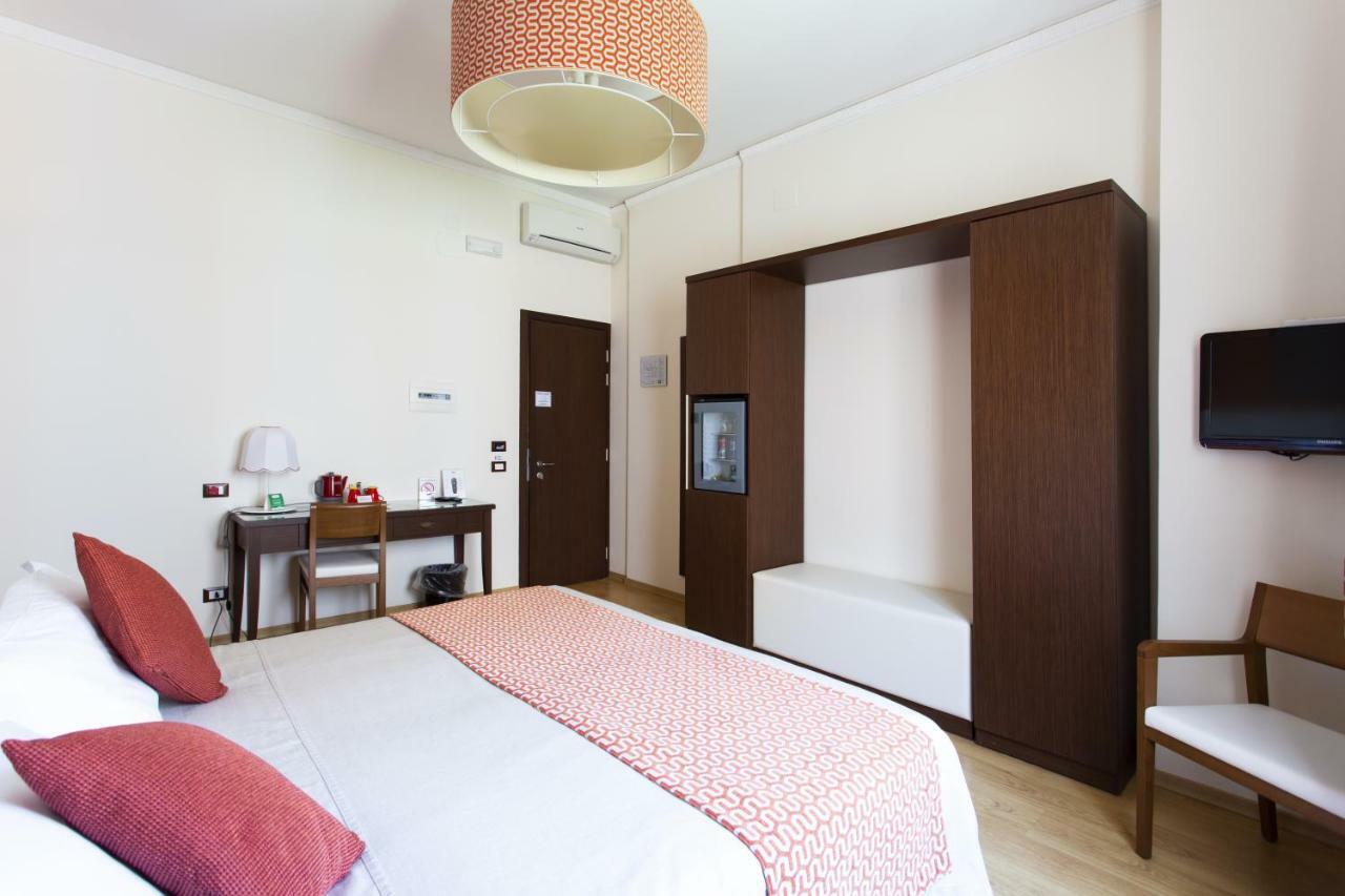 Camera Matrimoniale/Doppia con Letti Singoli con Bagno Privato Esterno
