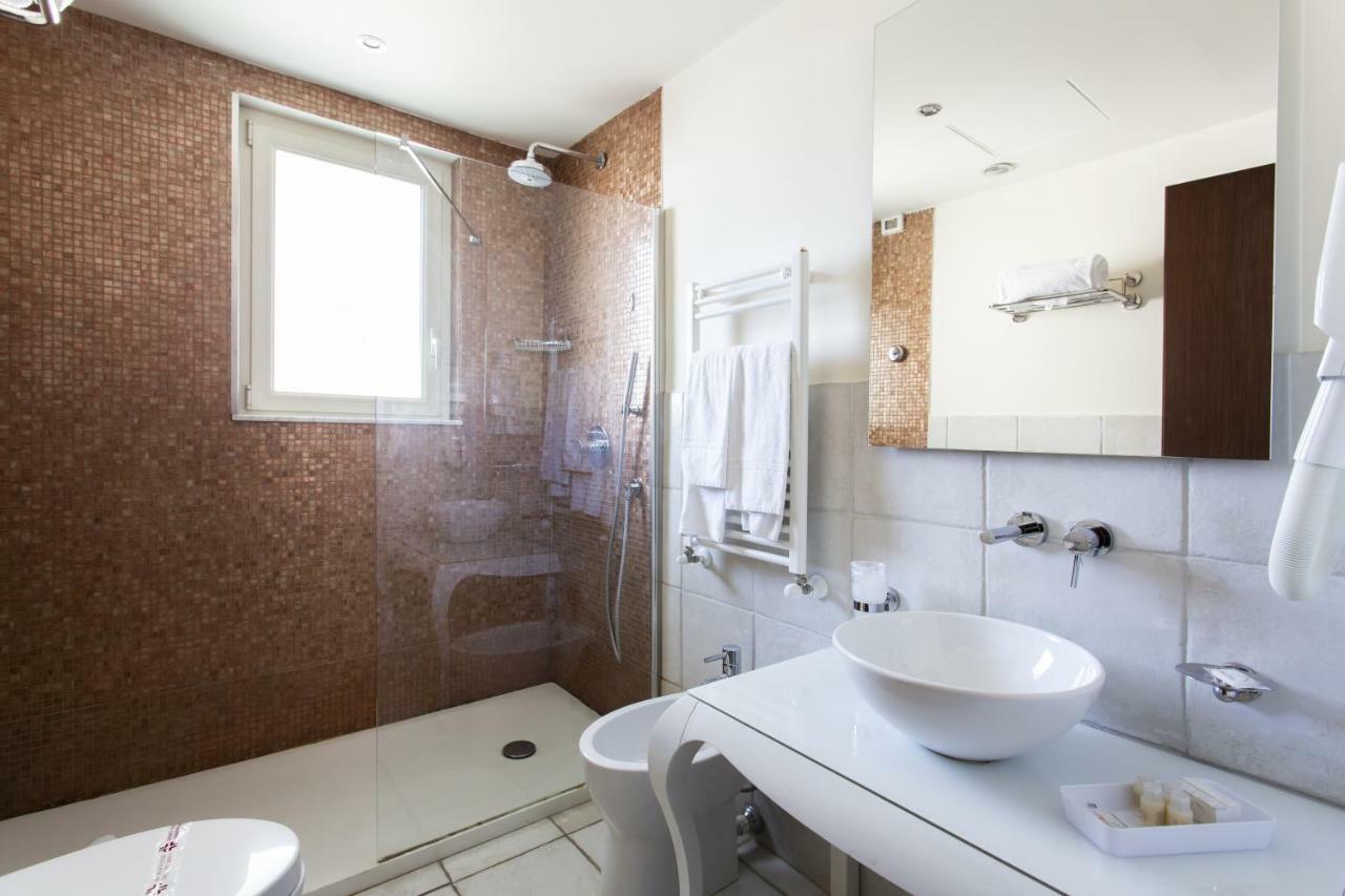 Double or Twin Room Private External Bathroom