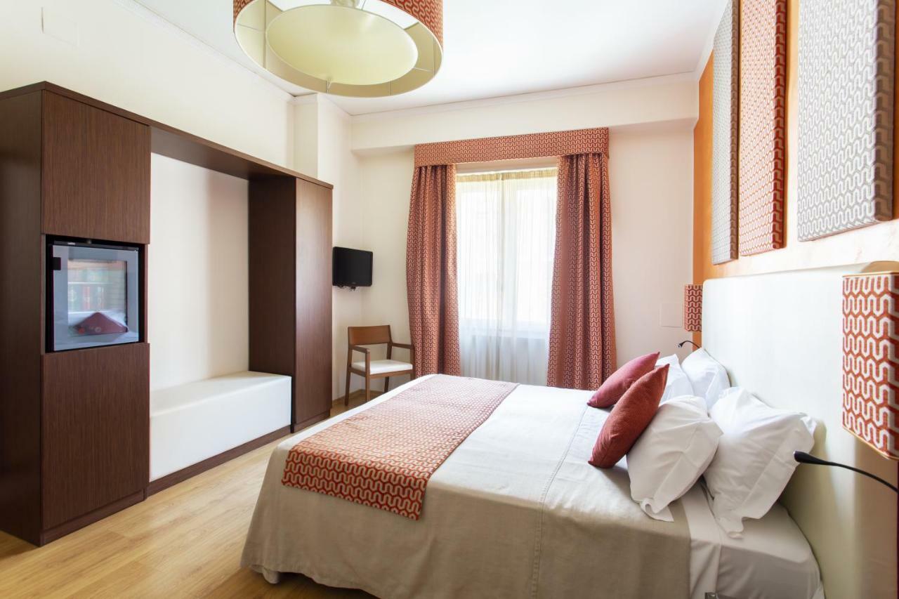 Double or Twin Room Private External Bathroom
