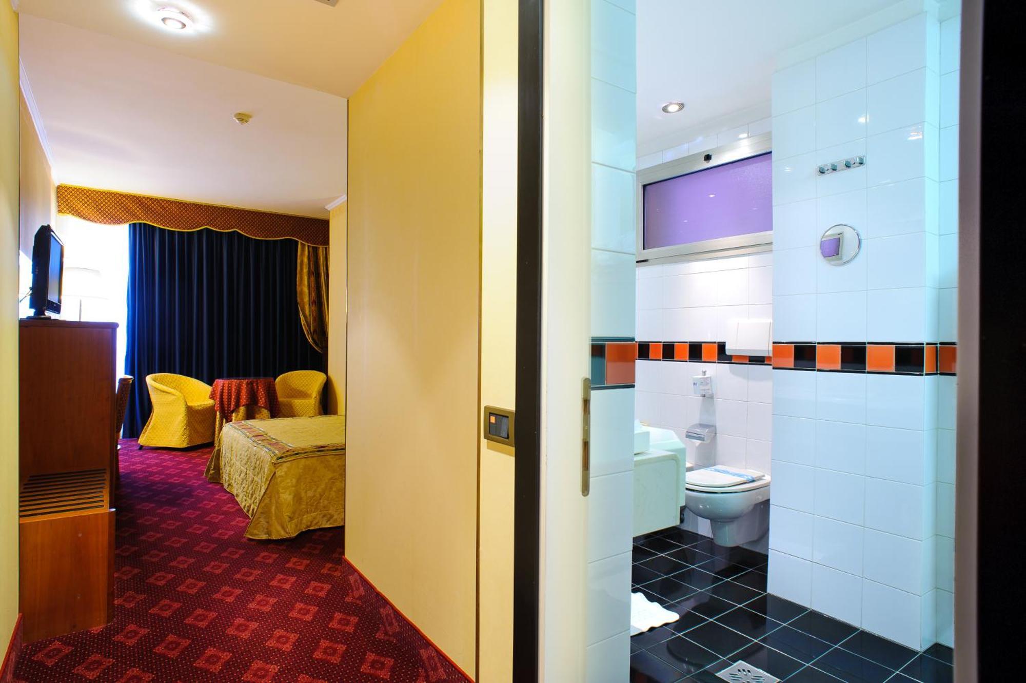 Economy Double or Twin Room,839799404:JPEG