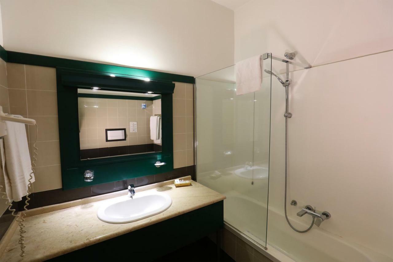 Camera Tripla
