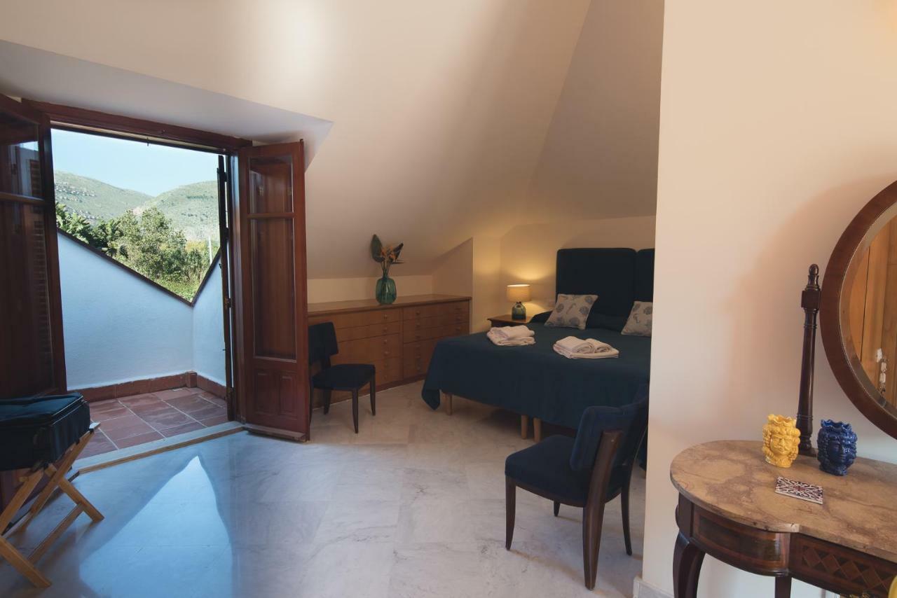Deluxe Suite Spa Bath