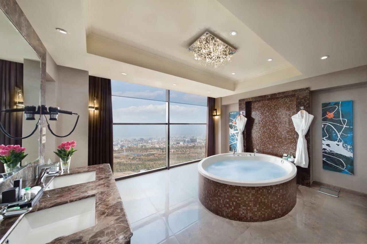 Penthouse Apartment,909286093:JPEG