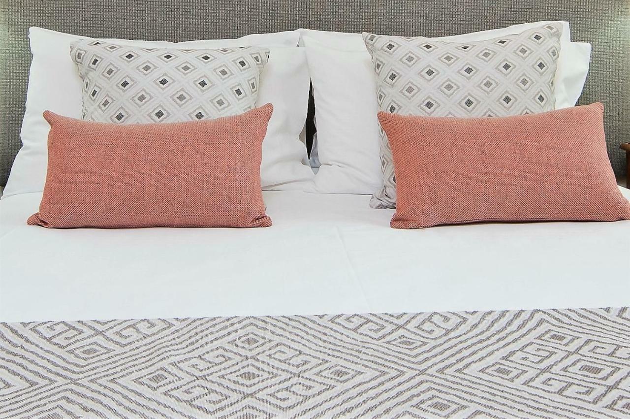 Standard King Room - Links Hotel Room,1212571243:JPEG