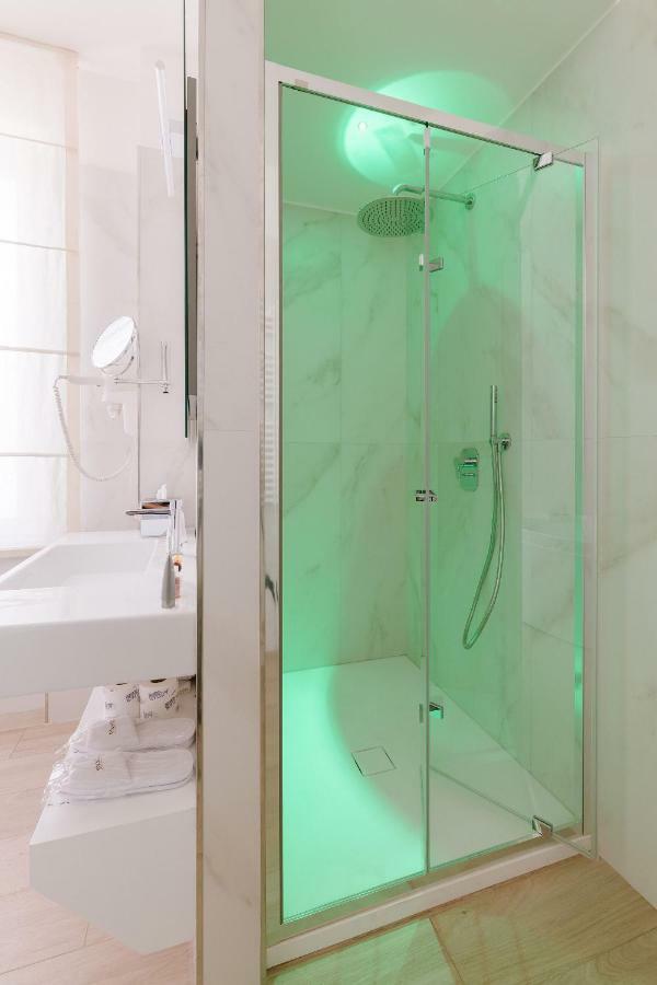 Deluxe Triple Room Spa Bath