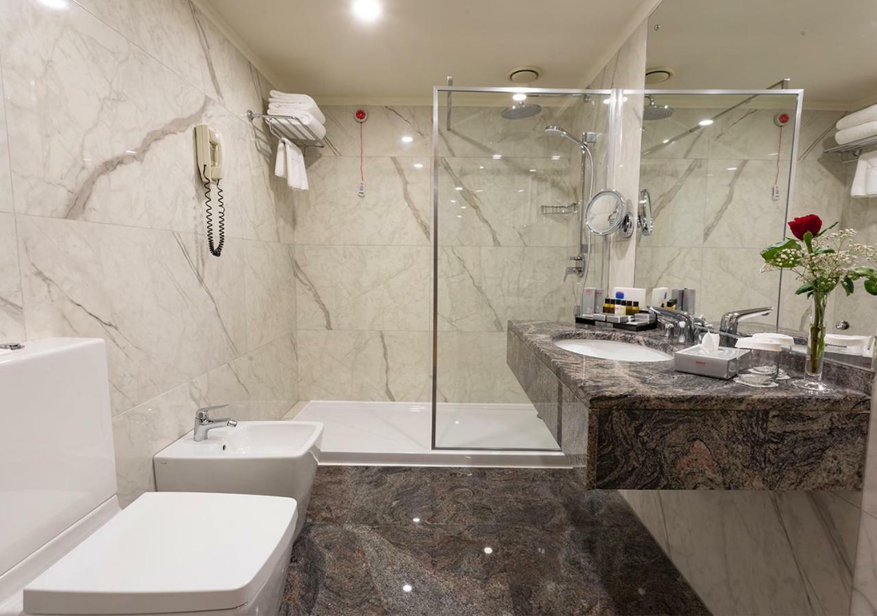 Suite with 1 Queen-Size Bed and Sofa Bed - Free Two Ways Airport Transfer