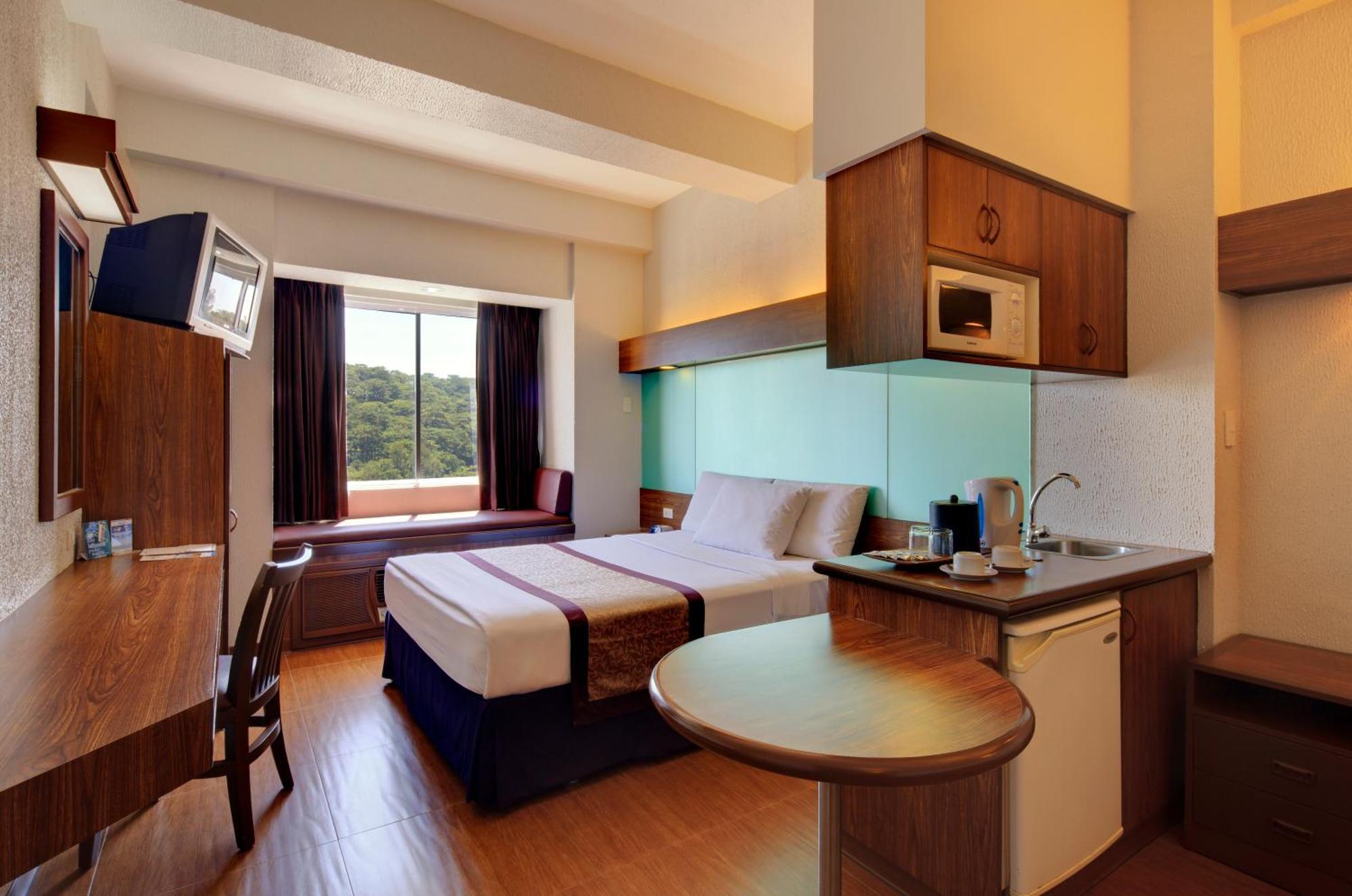 Queen Suite - Mobility Access/Non-Smoking,915297667:JPEG