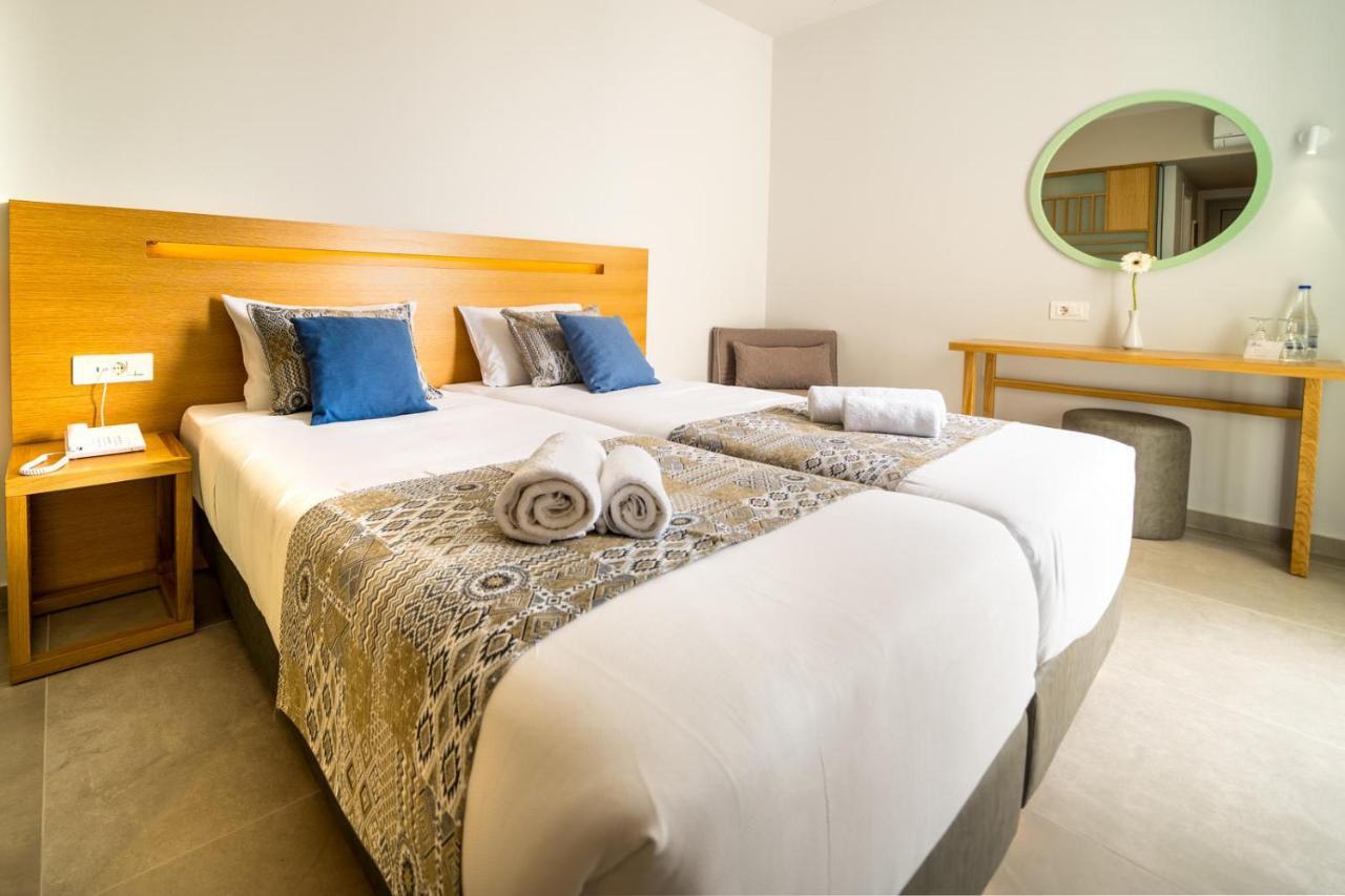 Superior Double or Twin Room Side Sea View