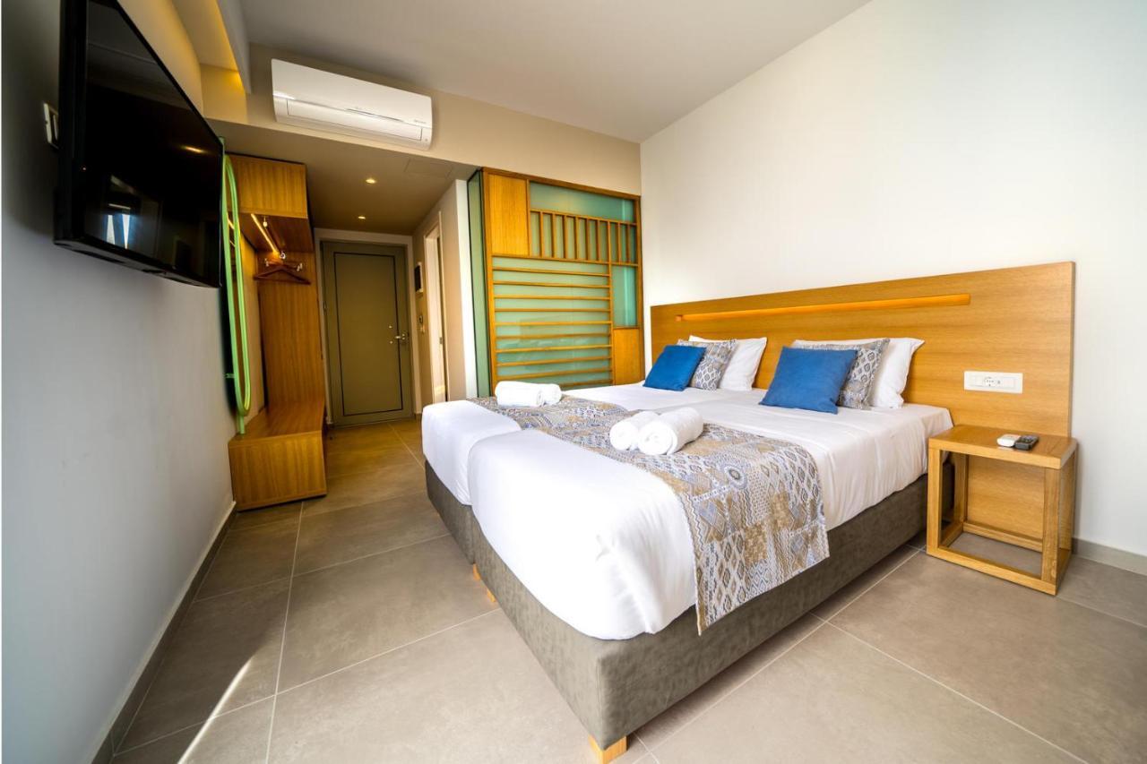 Superior Double or Twin Room Side Sea View