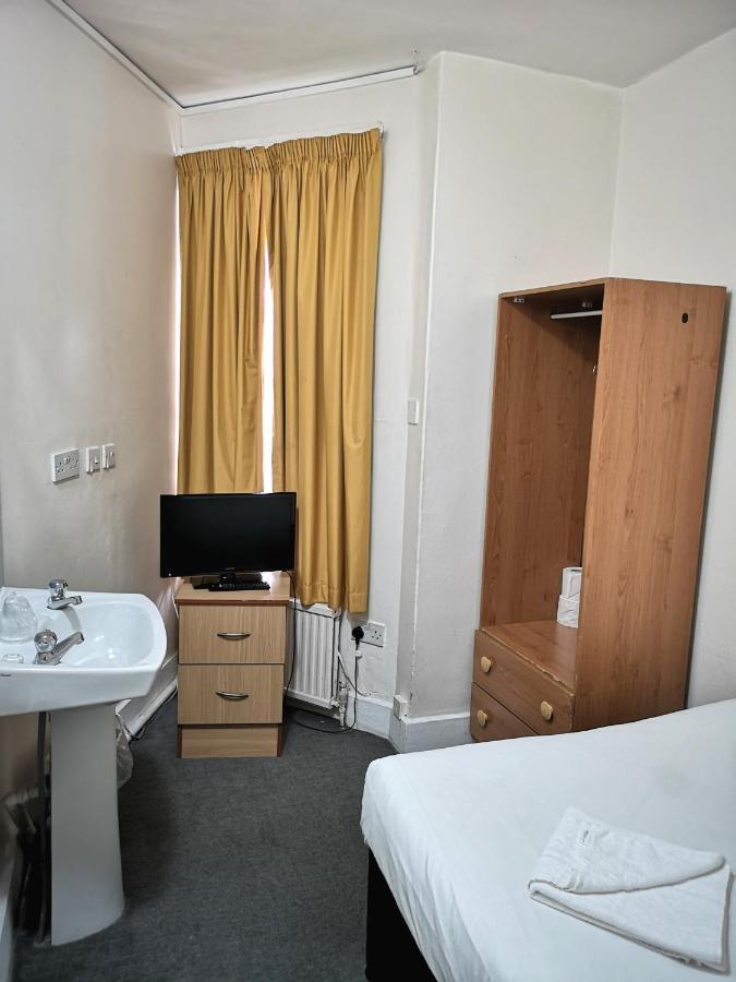 Double Room with Shared Shower and Toilet,683994096:JPEG