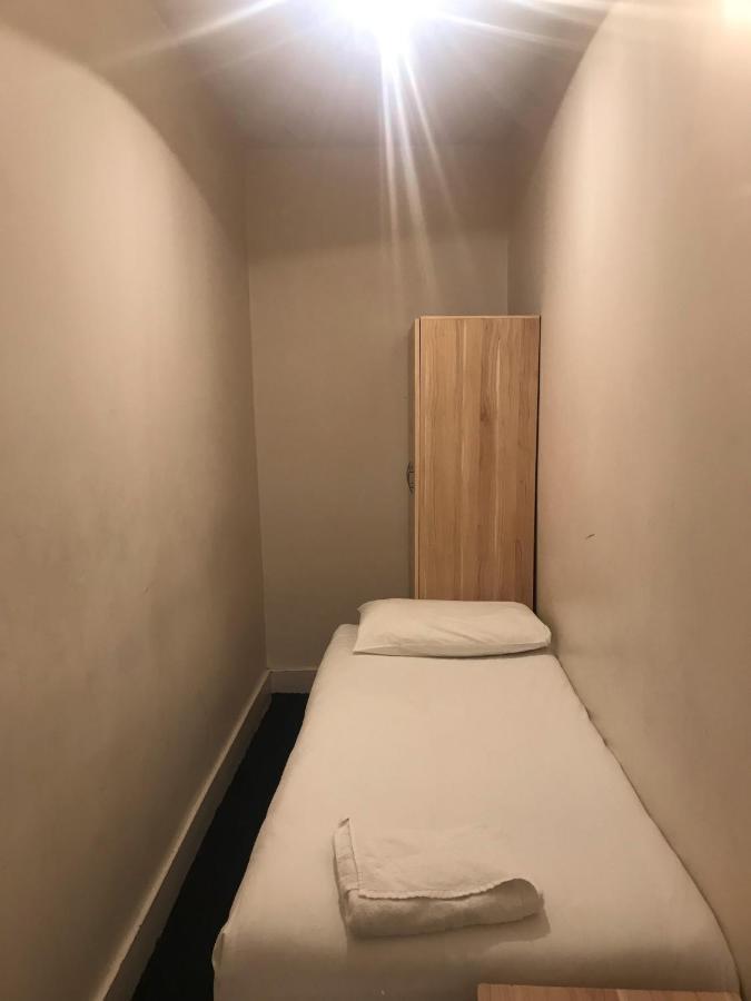 Single Room Shared Shower Toilet No Window