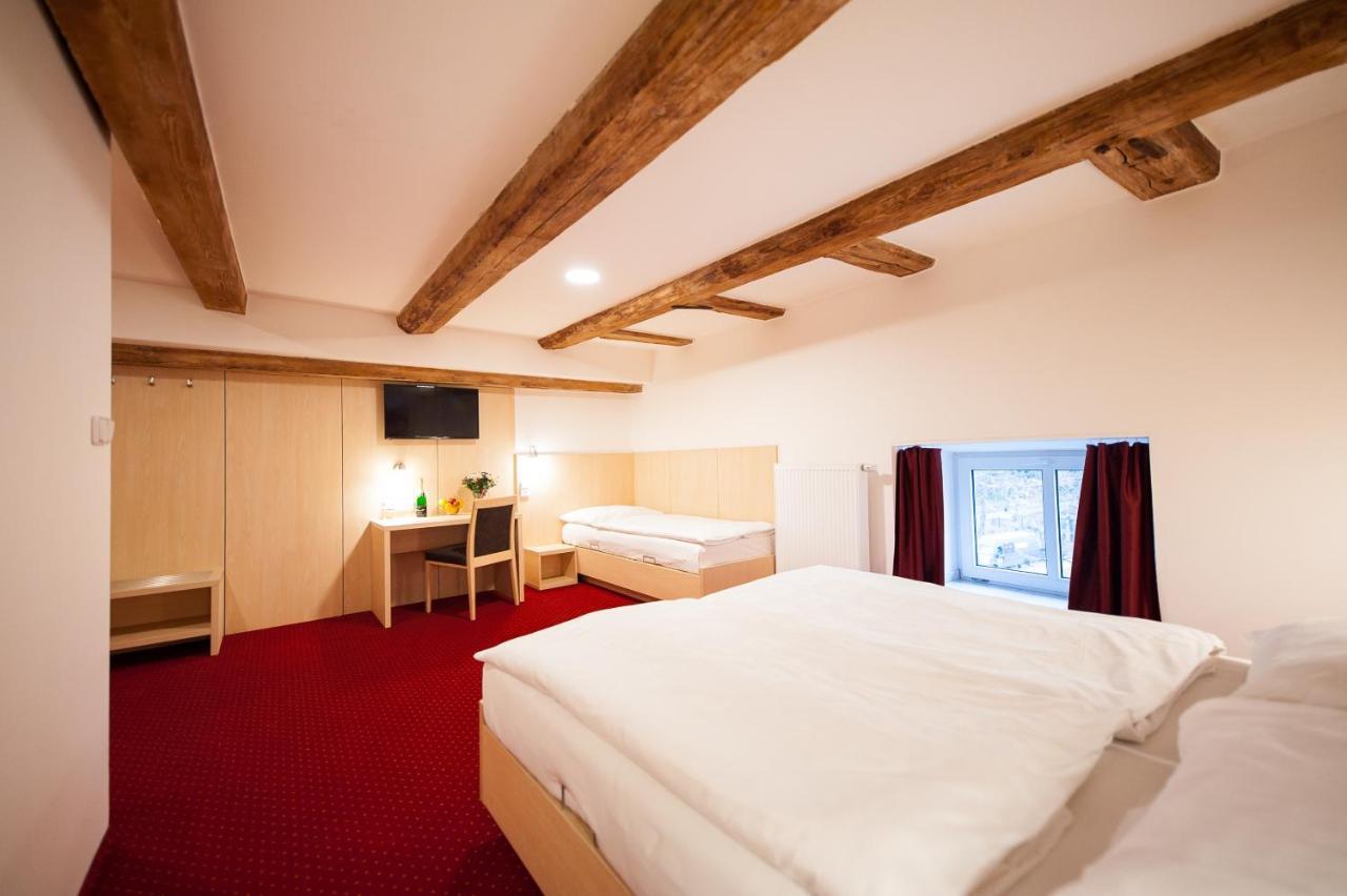Economy Triple Room