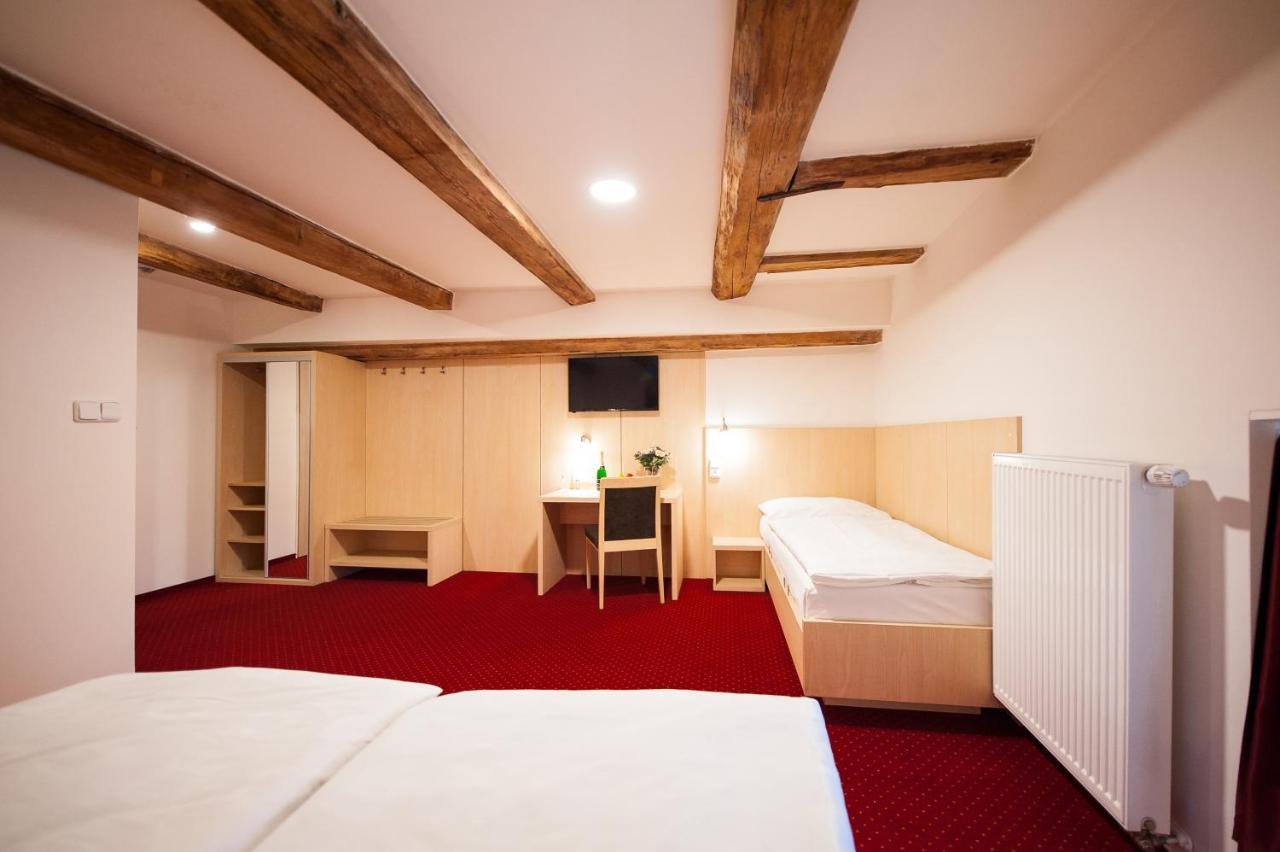 Economy Triple Room