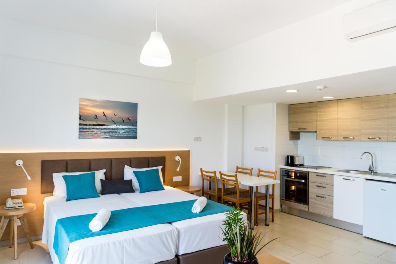 Studio with Sea View,976895386:JPEG