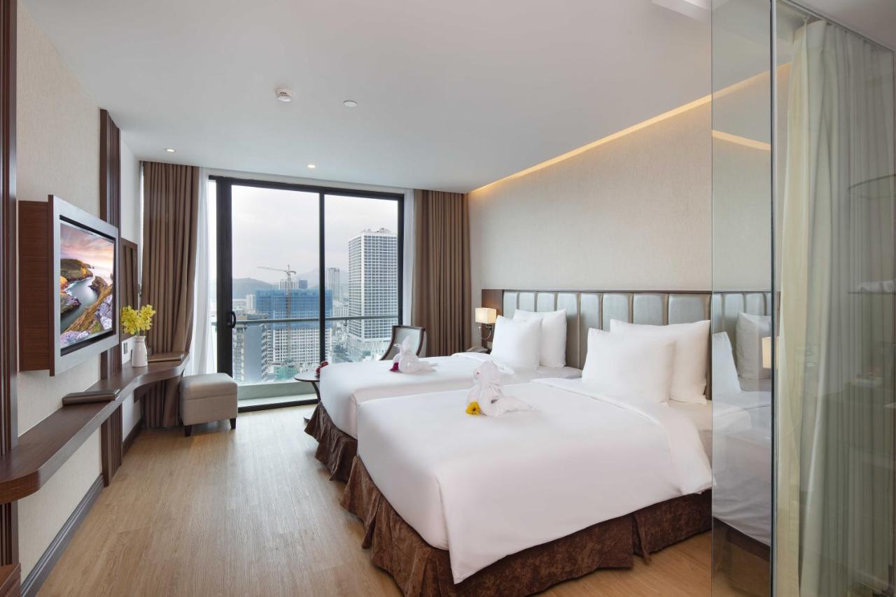 Grand Hébergement Deluxe avec Balcon - Vue Partielle sur Mer