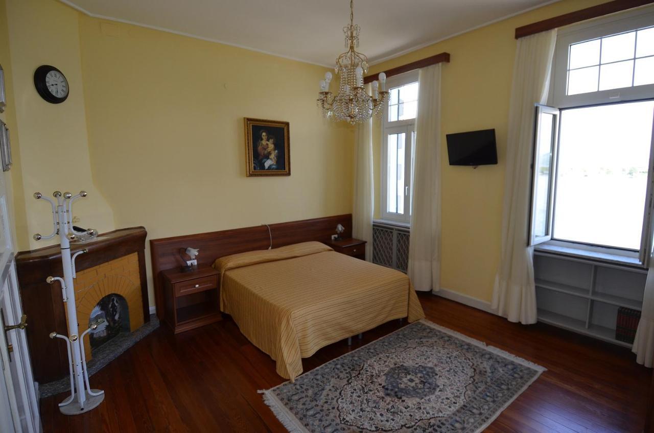 Superior Two-Bedroom Suite Balcony Lake View
