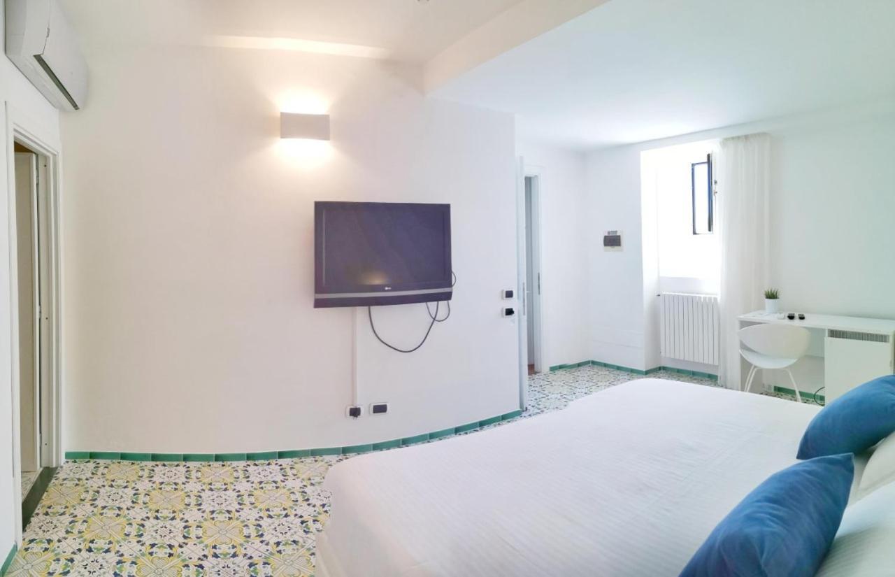 Double Room with Spa Bath,999668202:JPEG