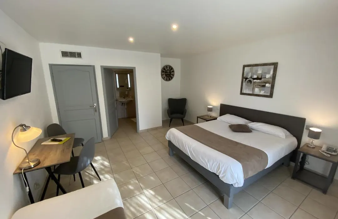 Logis Hôtel L'Oliveraie-1