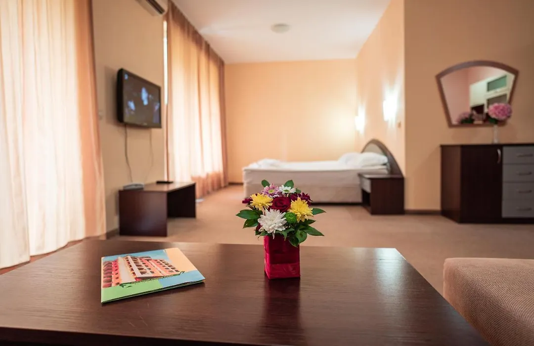 Hotel Paradise Green Park-1