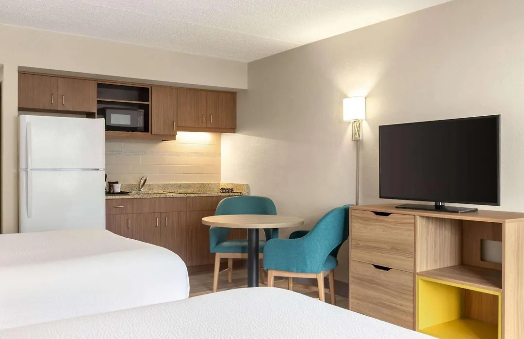 Days Inn By Wyndham Cocoa Beach Port Canaveral-1