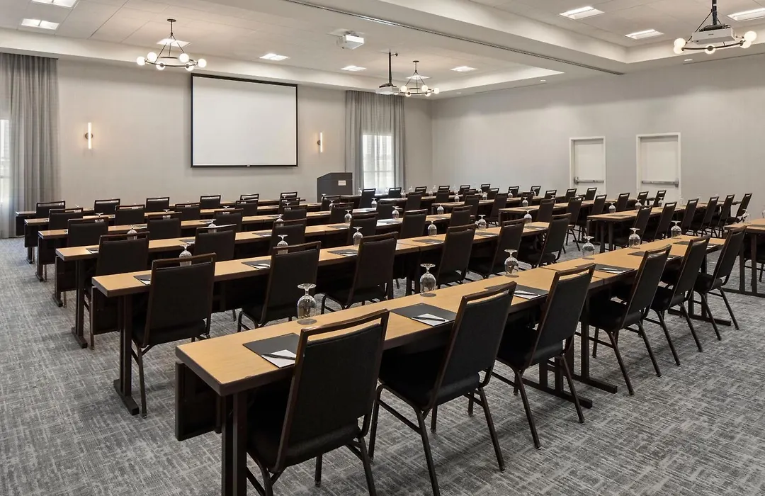 Courtyard Mankato Hotel & Event Center-1