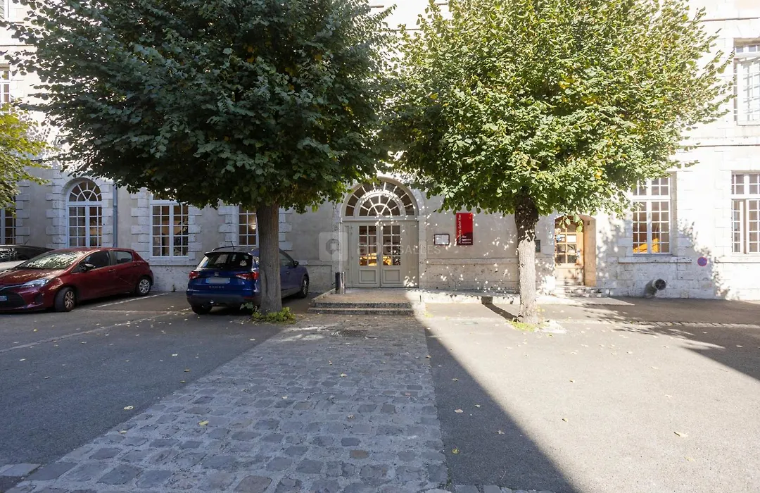 Hotellerie Saint Yves-1