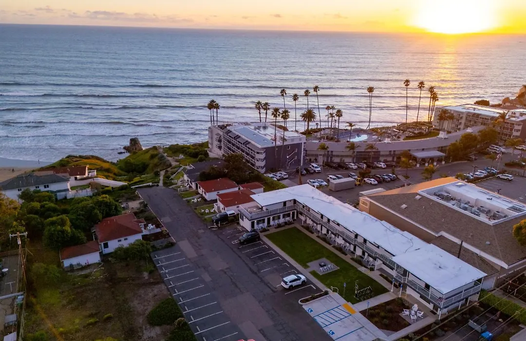 Tides Oceanview Inn And Cottages-1
