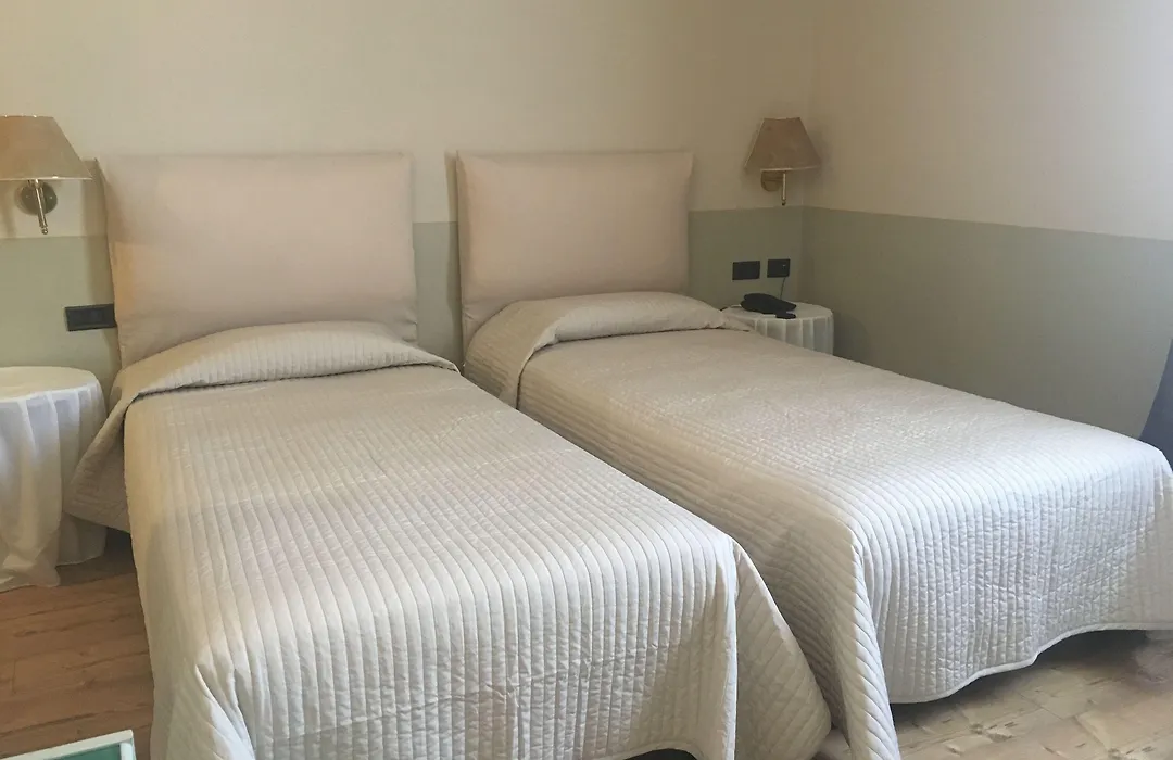 Green Hotel-1
