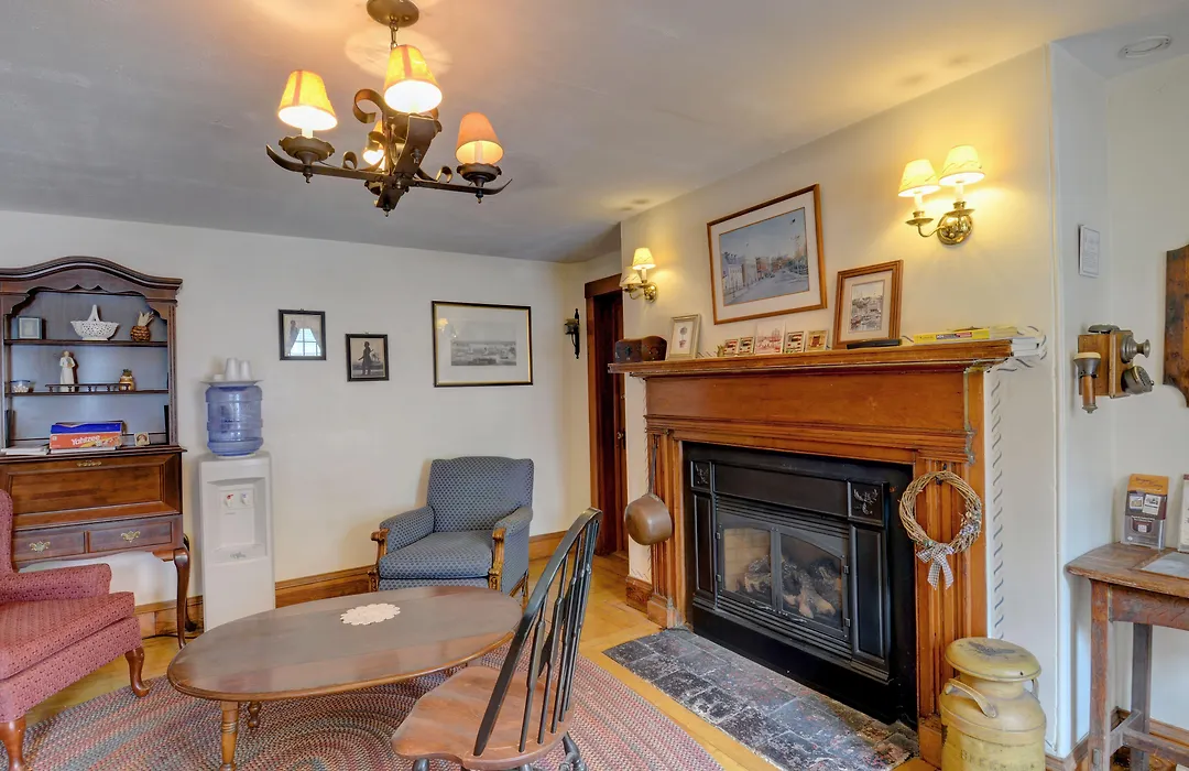 Melville House Newport-1