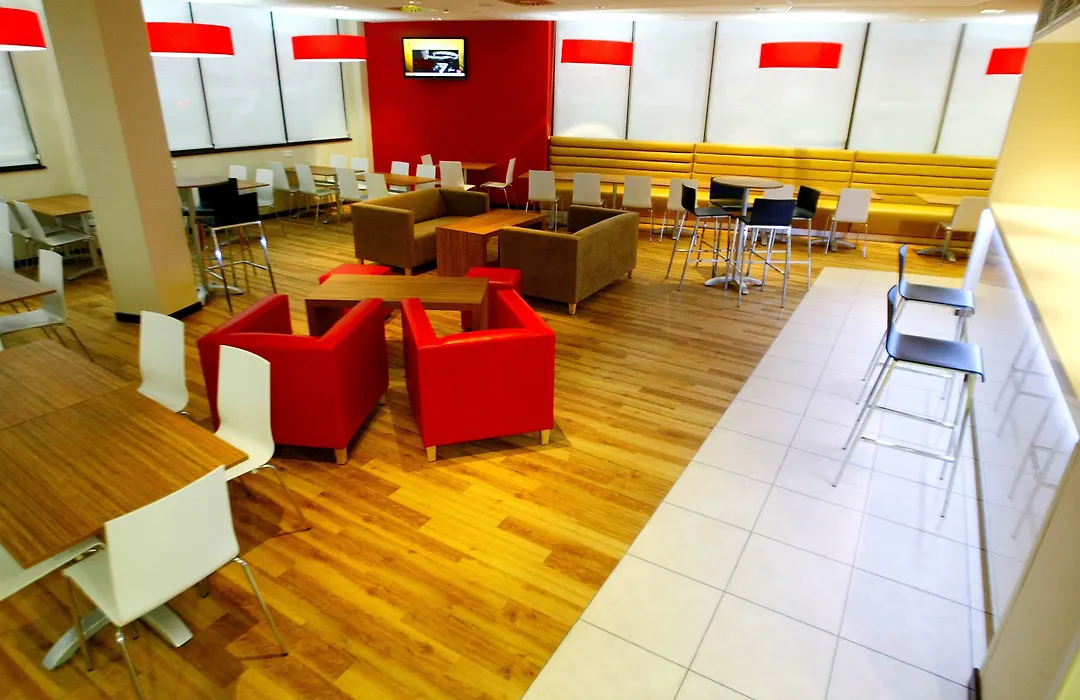 Travelodge Valencia Aeropuerto-1