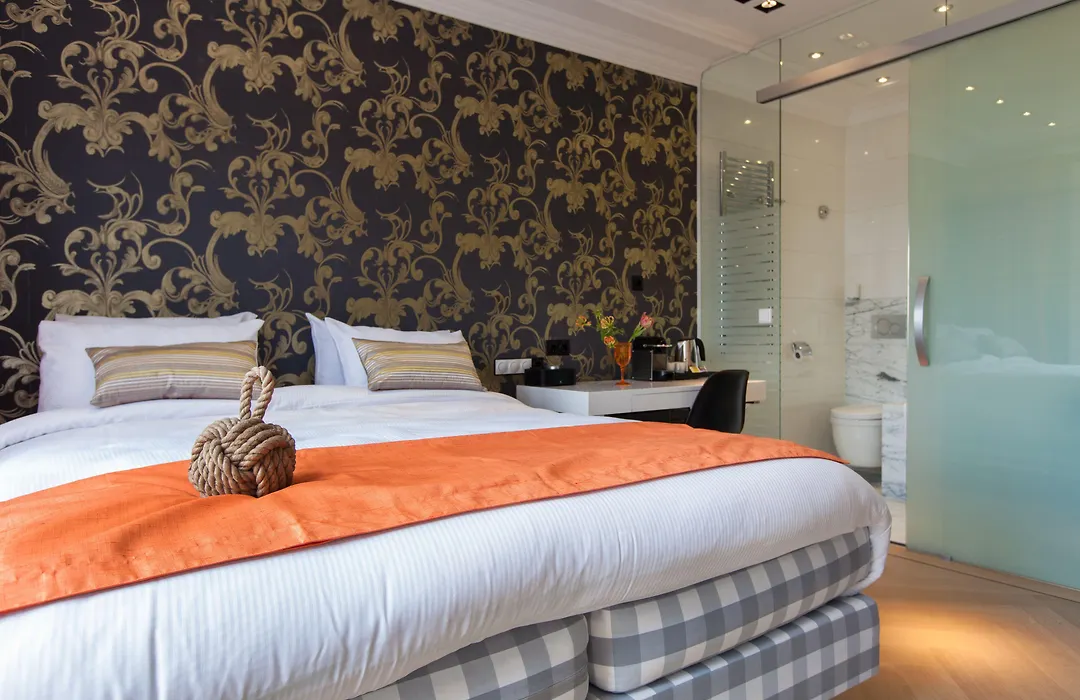 Amsterdam Canal Hotel-1