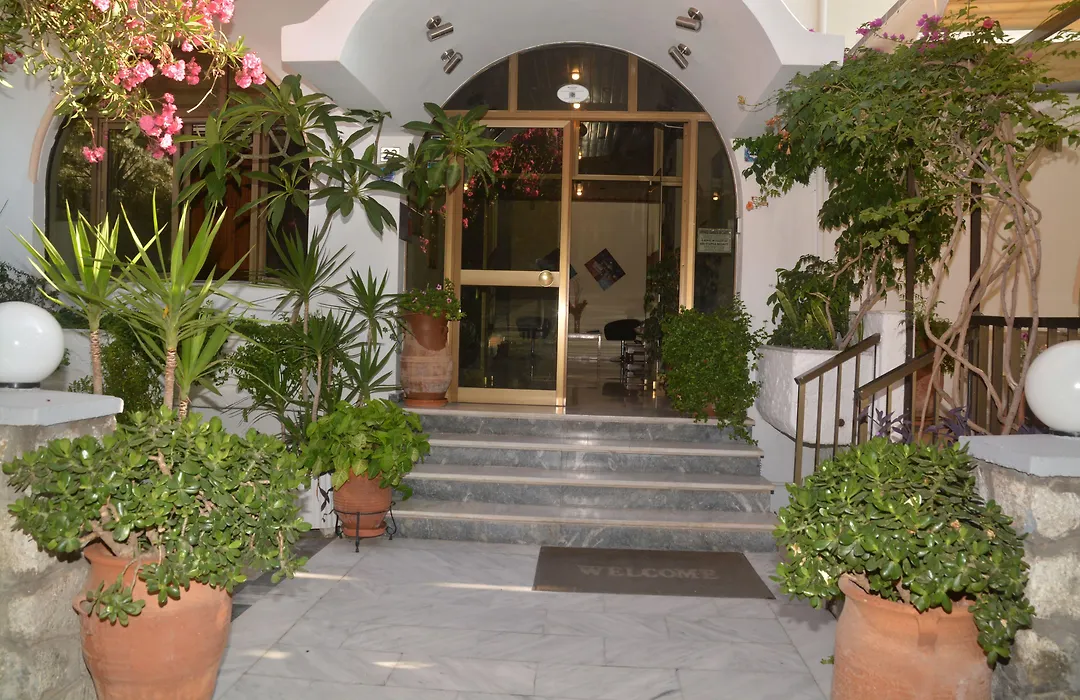 Paradise Hotel-1
