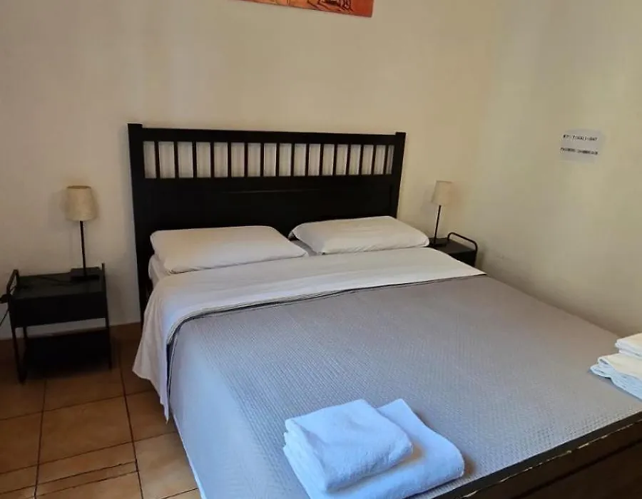 Meltin' Rome Guest House-1