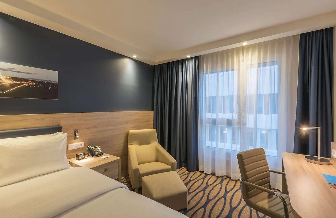 Hampton By Hilton Frankfurt Airport-1