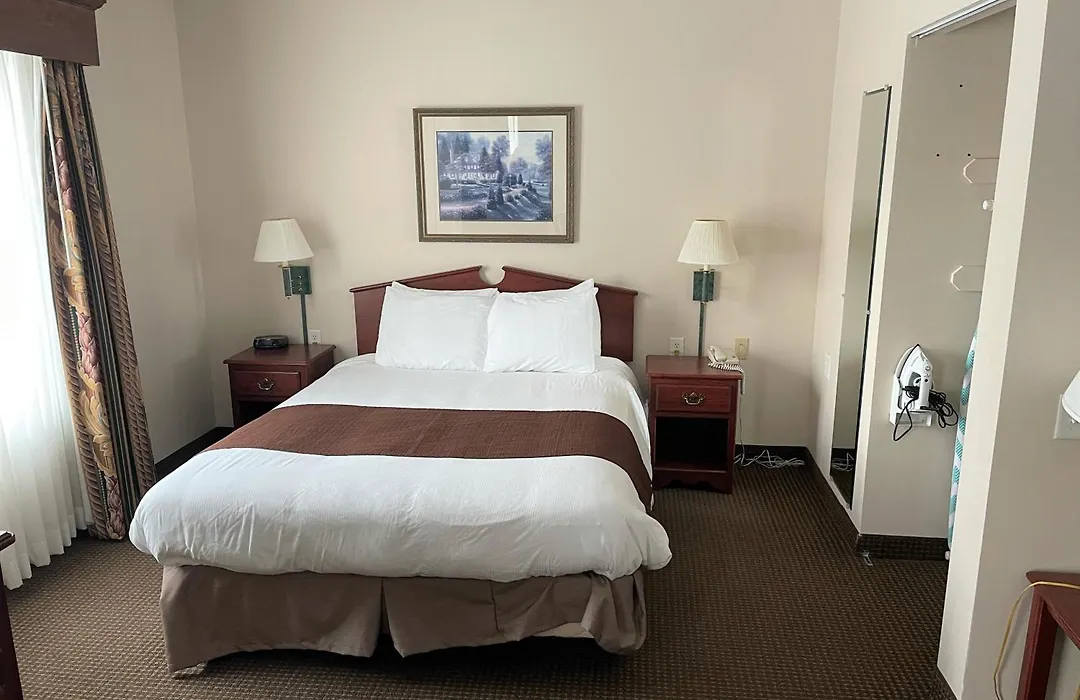 River Hills Hotel- Mankato-1