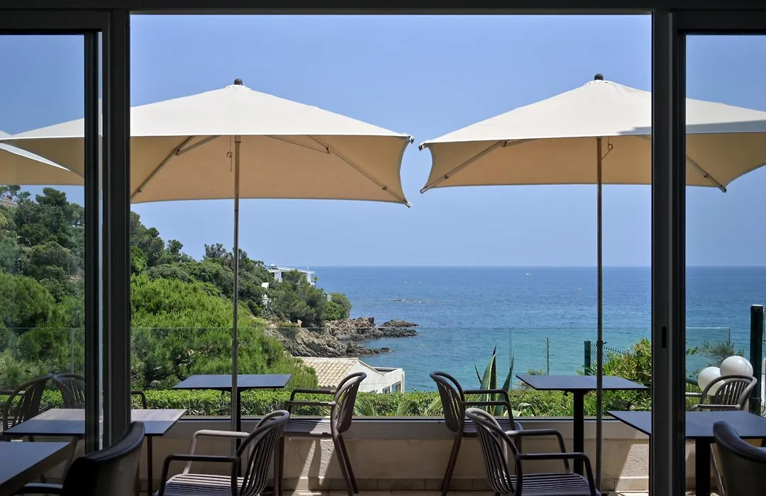 "Cap Riviera" Hotel & Restaurant Saint Aygulf-1